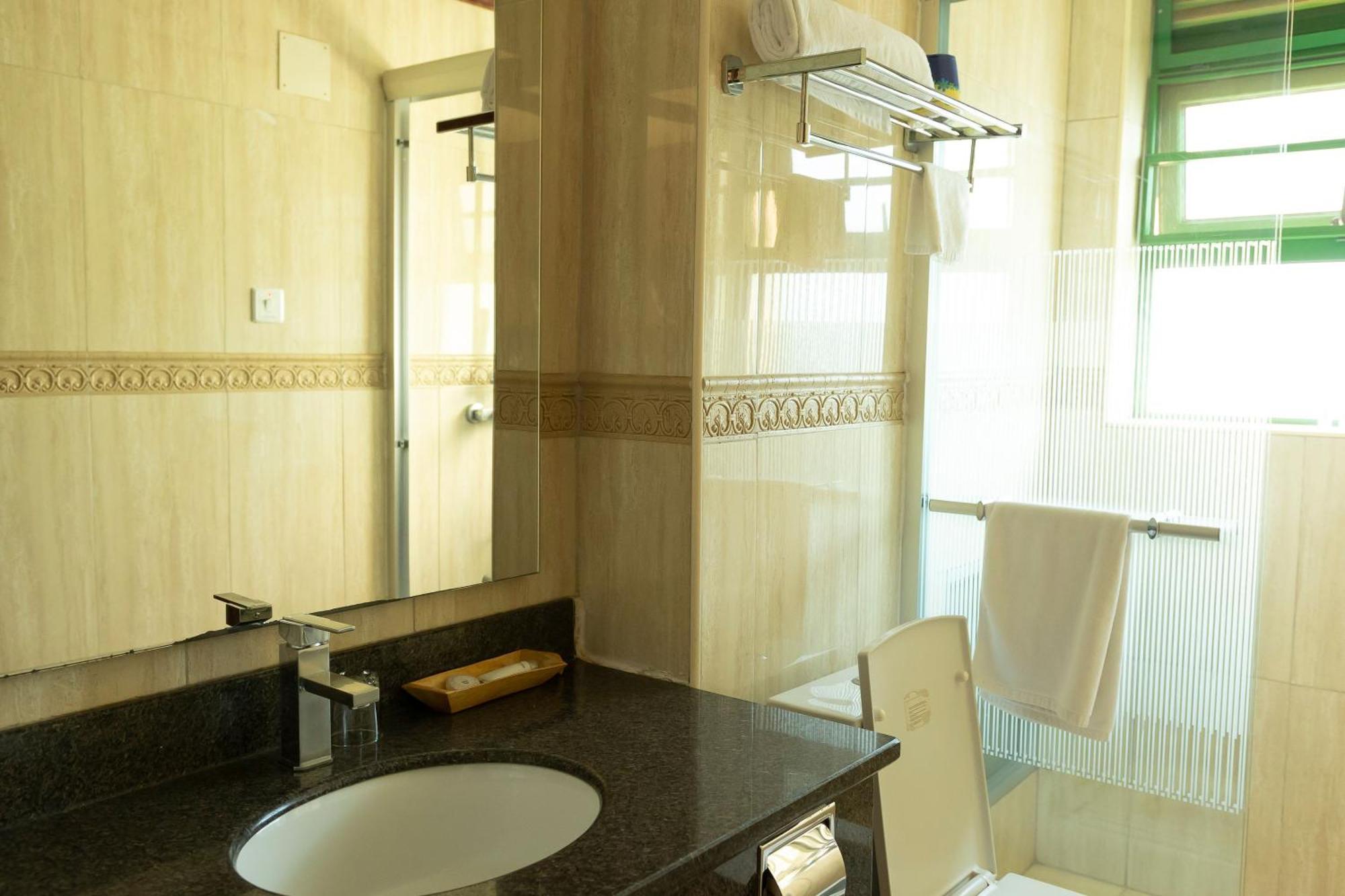 Highlands Suites Hotel And Apartments Kigali Esterno foto