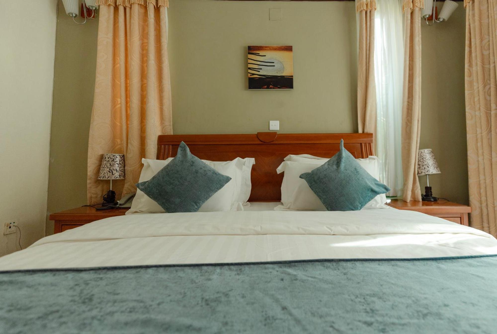 Highlands Suites Hotel And Apartments Kigali Esterno foto